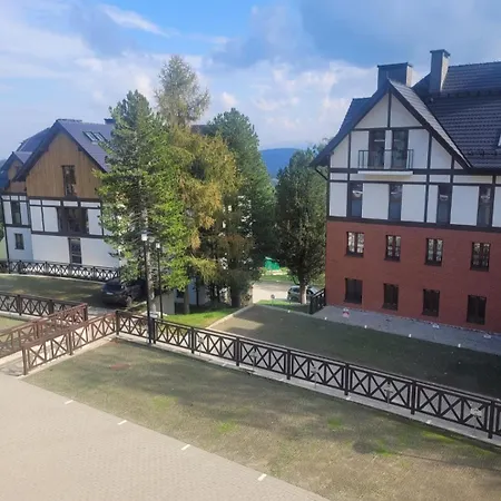 Z Basenem I Jacuzzi Karmelowy Na Dolnej Park A13, Ul Dolna 7a *