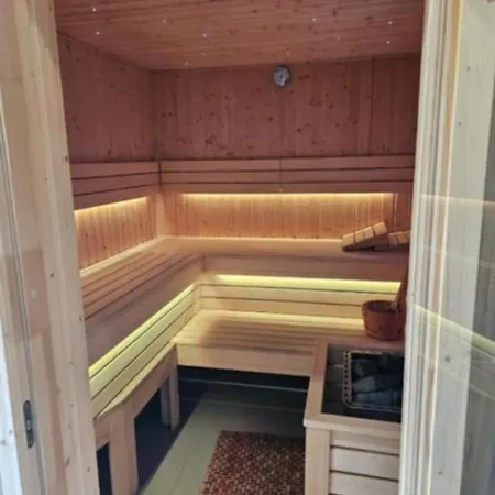 Z Basenem I Jacuzzi Karmelowy Na Dolnej Park A13, Ul Dolna 7a Апартаменти