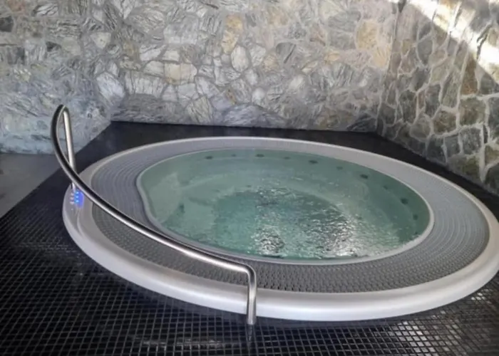 Z Basenem I Jacuzzi Karmelowy Na Dolnej Park A13, Ul Dolna 7a