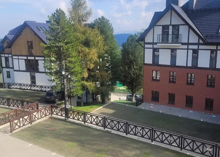 Z Basenem I Jacuzzi Karmelowy Na Dolnej Park A13, Ul Dolna 7a *